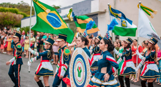 Desfile Cívico da Fundação homenageia a trajetória de João Carlos Paes Mendonça