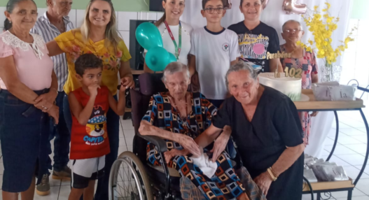 Moradora centenária do Lar Dona Conceição celebra mais um aniversário