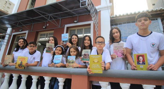 Biblioteca recebe doação de livros de autores da Academia Sergipana de Letras